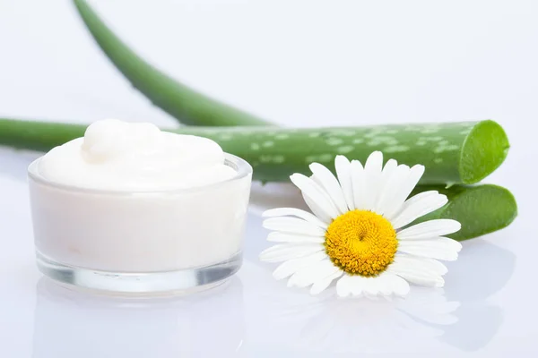 Cuidados com a pele: rotinas personalizadas em Escadaria de Assuntos aloé vera e camomila