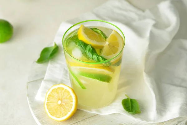 Receitas de drinks para animar as festas em Escadaria de Assuntos Limonada com Manjericão