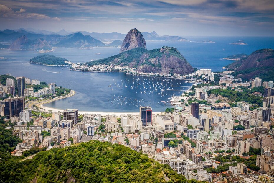 O impacto do turismo de massas no Brasil: como viajar de forma responsável e segura em Turismo O impacto do turismo de massas no Brasil: como viajar de forma responsável e segura